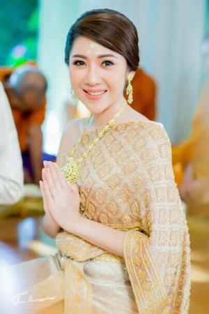 ชุดไทยเจ้าสาว ชุดไทยจักรพรรดิ์ เช่าที่แบมบี้ เวดดิ้ง ห้วยขวาง